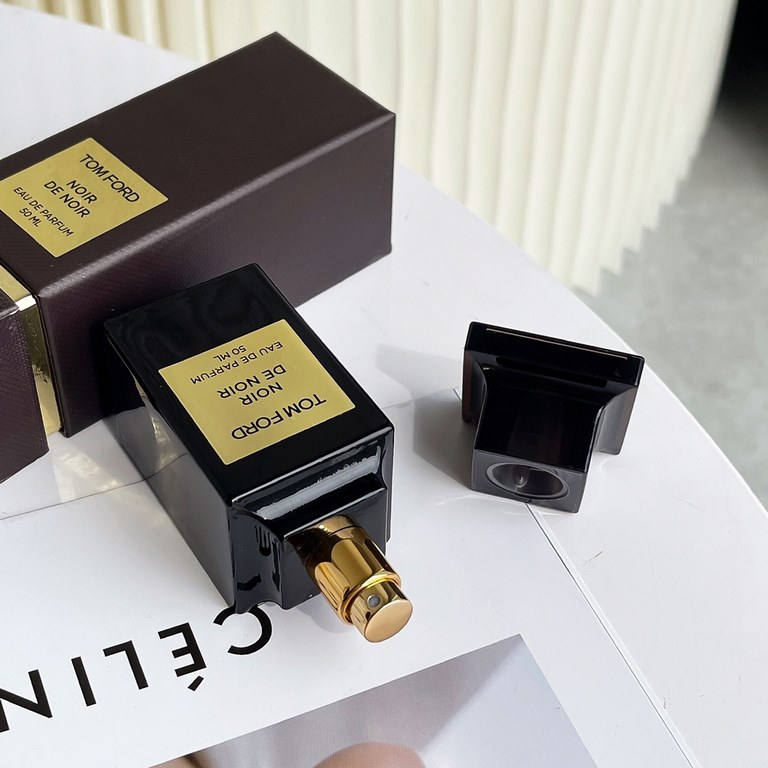 Original qualityTF Black of Black 50 ml The most stunning rose in the gardenLove to use things to share!!!! TOM FORD Tom Ford TOM FORD Black of Black Perfume Spray Fragrance note Sweet Moss  Top note Saffron  Middle note