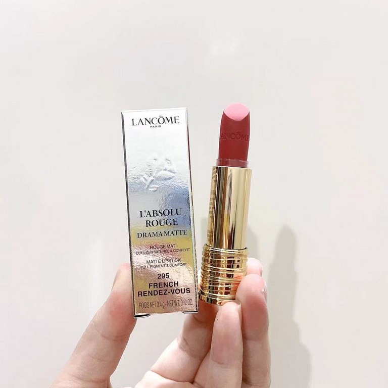 Original quality(Lancme True Love Miracle Makeup Trio)   with gift bag. Contains small barbarian waist lipstick 295 regular 3.4g, small barbarian waist lip glaze 196 small sample 3.5ml, true love miracle perfume small sa