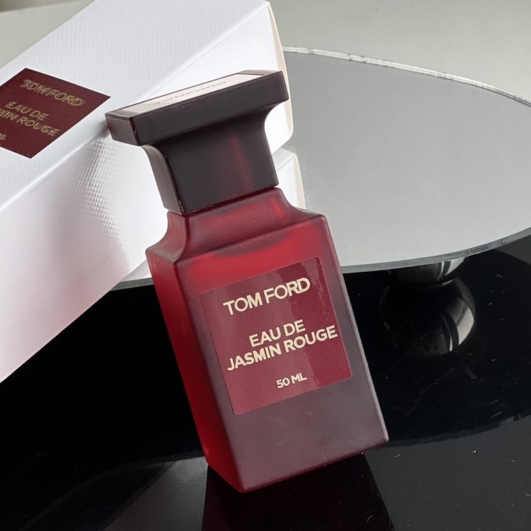 Original qualityjasmin rouge jasmine flavor reproduction is very high, fresh and pleasant, do not ask the head, but by no means like jomalone kind of fresh floral, rouge jasmine is the beauty of its rouge, the front of t