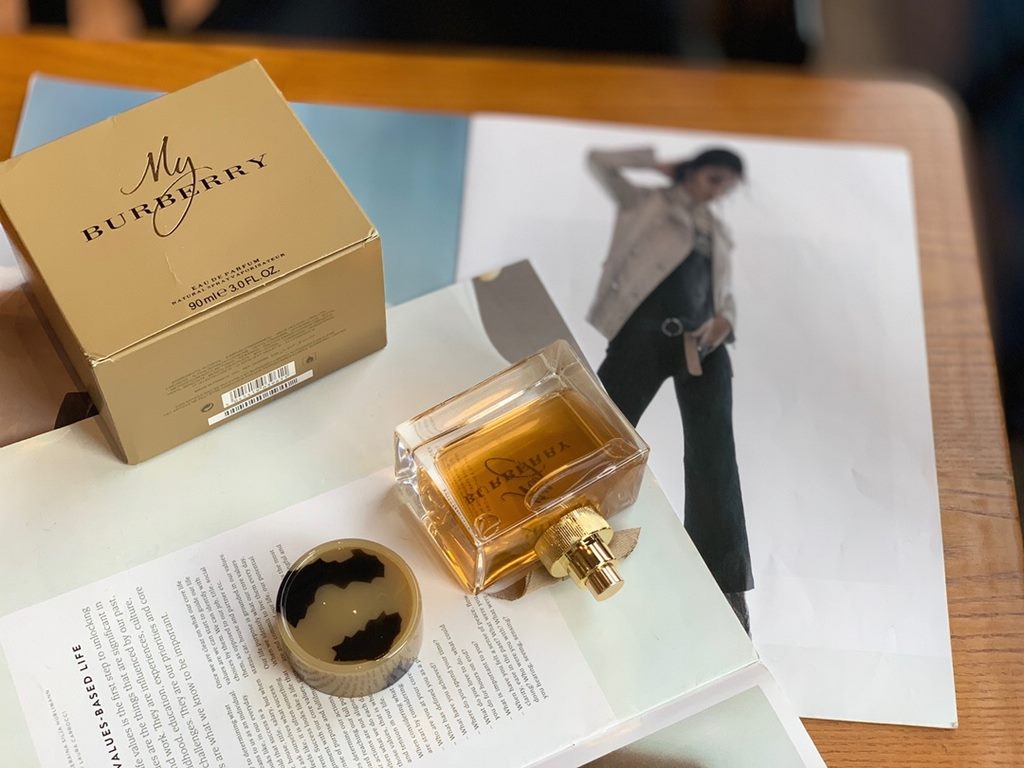 Original quality burberry my burberry my burberry for women yellow perfume 90mlFragrance Floraltop notes sweet pea, bergamotMiddle notes geranium leaves, freesia, golden quinceBase notes damask rose, rose of a thousand l