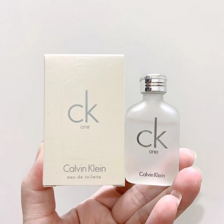 Original quality(CK unisex perfume sample set of five)   can be sprayed with the male ticket! Do not like too sweet and greasy taste of the girl into the unisex absolutely can not be wrong each bottle of 10ml ,   nozzle,