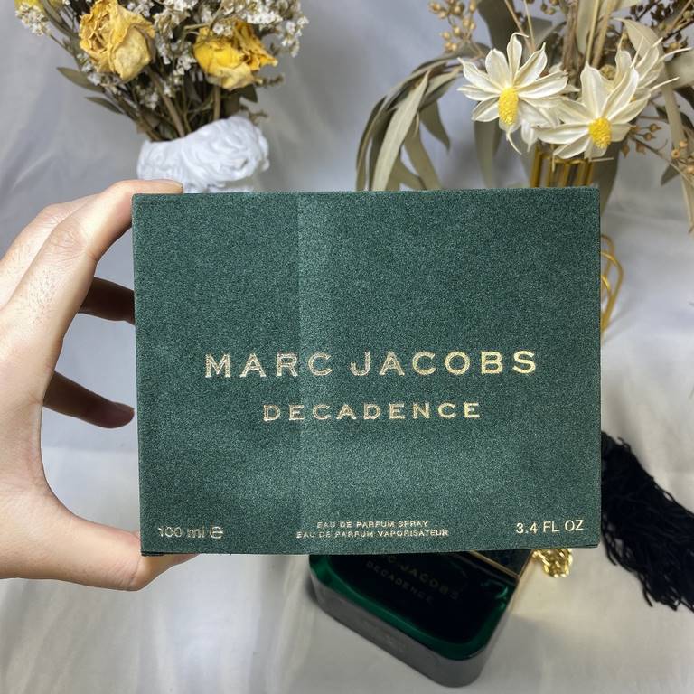 Original quality Marc Jacobs Marc Decadence Mojie Luxury Enchanting Enchanting Small Handbag Women's Perfume 1mlFragrance sweet floral notesTop notes Italian plum, iris, saffronMiddle Note Bulgarian Rose, Jasmine, IrisBa