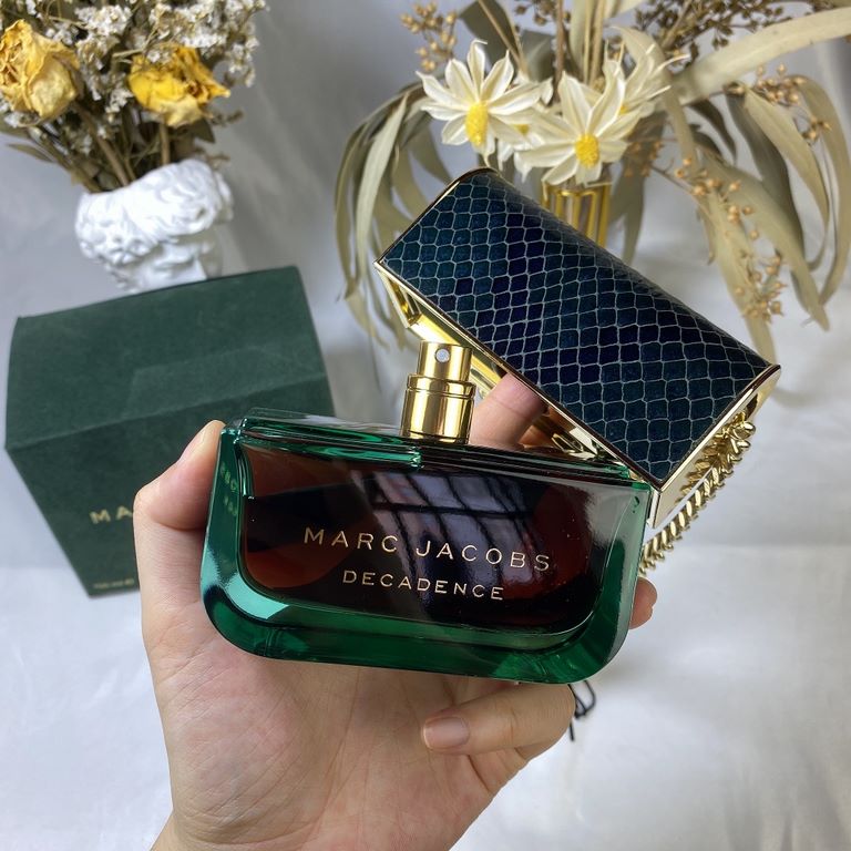 Original quality Marc Jacobs Marc Decadence Mojie Luxury Enchanting Enchanting Small Handbag Women's Perfume 1mlFragrance sweet floral notesTop notes Italian plum, iris, saffronMiddle Note Bulgarian Rose, Jasmine, IrisBa