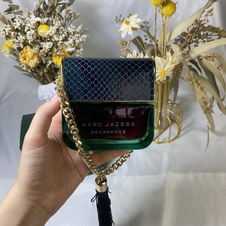 Original quality Marc Jacobs Marc Decadence Mojie Luxury Enchanting Enchanting Small Handbag Women's Perfume 1mlFragrance sweet floral notesTop notes Italian plum, iris, saffronMiddle Note Bulgarian Rose, Jasmine, IrisBa