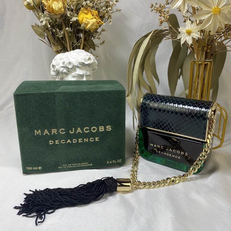 Original quality Marc Jacobs Marc Decadence Mojie Luxury Enchanting Enchanting Small Handbag Women's Perfume 1mlFragrance sweet floral notesTop notes Italian plum, iris, saffronMiddle Note Bulgarian Rose, Jasmine, IrisBa