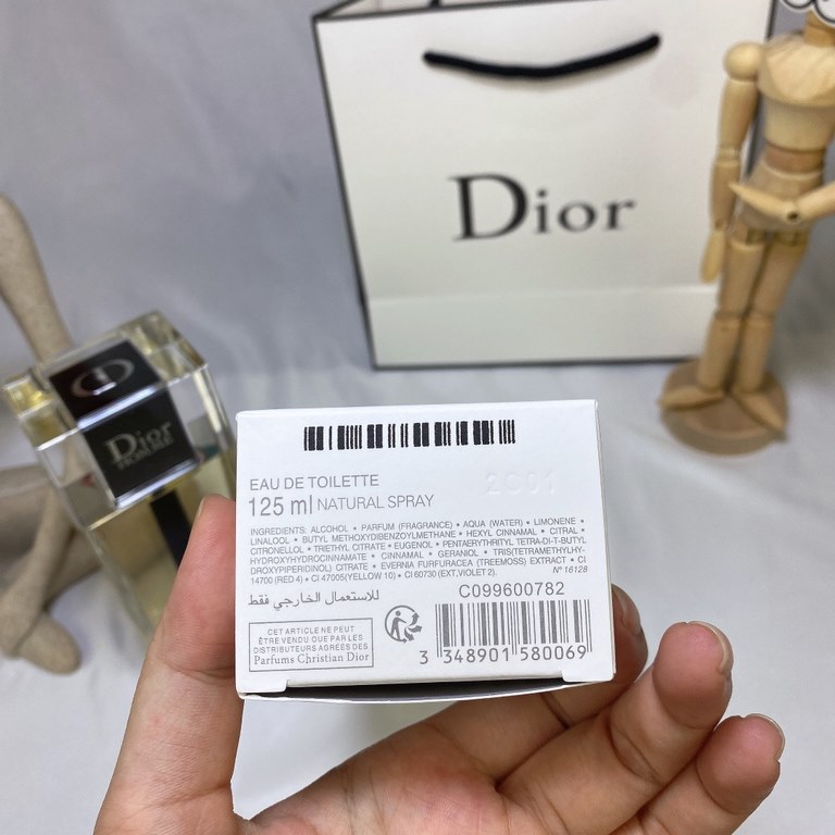 Original quality (Dior Jie ardent edt men's eau de toilette black cover 125ml)   bold and fearless elegance of the tone of the original fragrance 昋 creations, both freshness and woody notes, such as water-like ease, the 