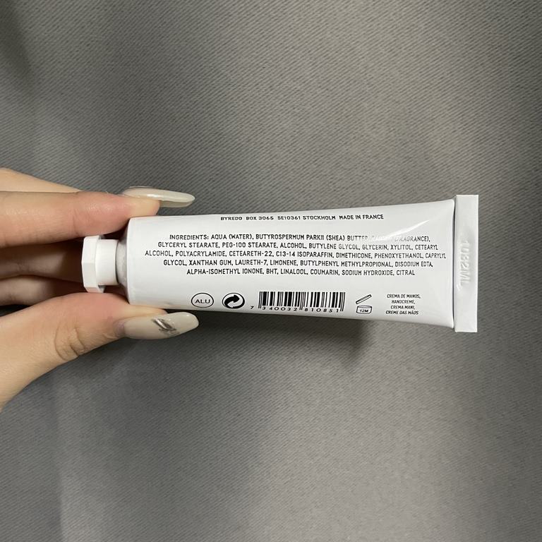 Original quality(Parade Hand Cream 30ml)   3  Smell No Man's Land, Journey to Africa, White Romance feel like owning it even save the perfume, as a hand cream for the nourishment can be, more good to push open, the fragr