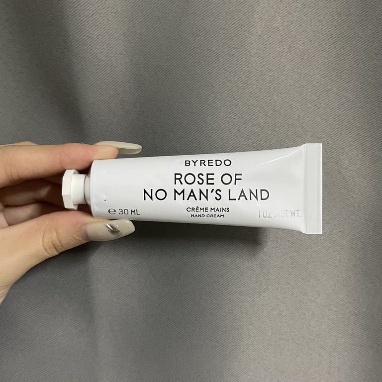 Original quality(Parade Hand Cream 30ml)   3  Smell No Man's Land, Journey to Africa, White Romance feel like owning it even save the perfume, as a hand cream for the nourishment can be, more good to push open, the fragr