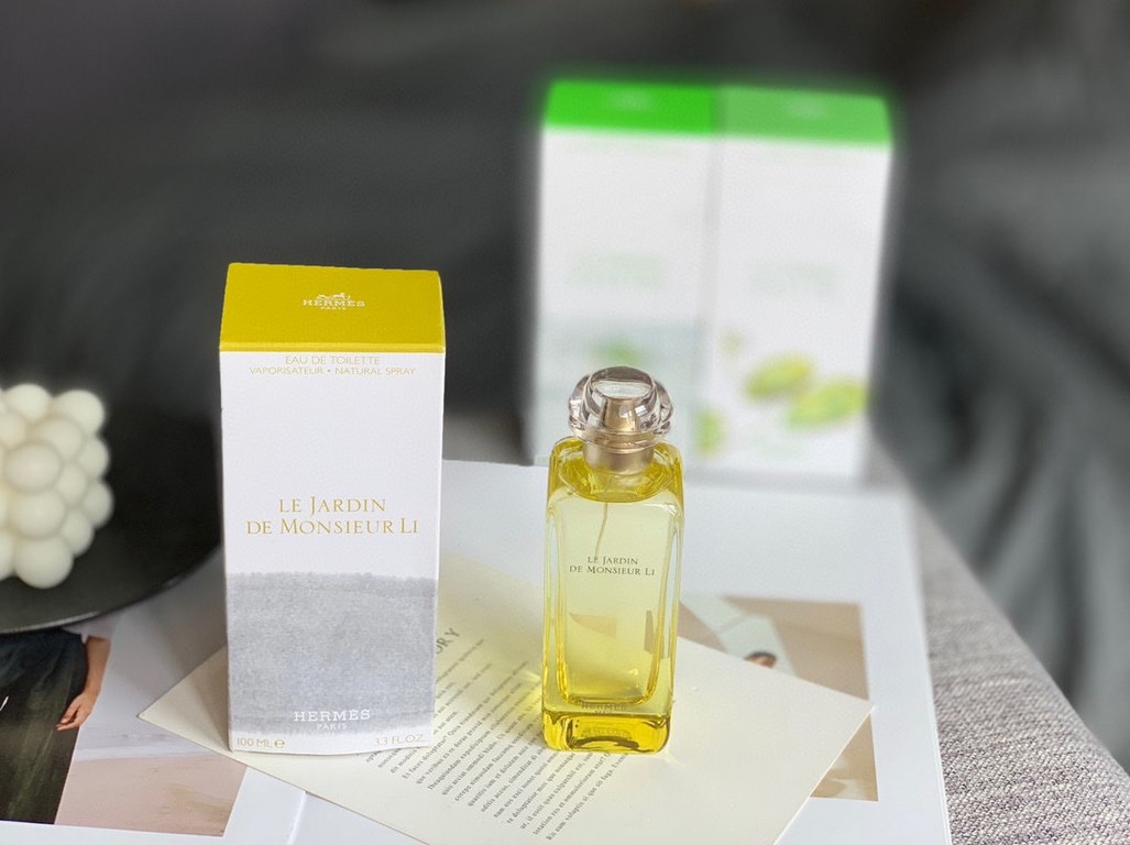 Original qualityHermes perfume, more popular perfume brands1 Lagoon GardenFragrance spicy woody notesOdor Magnolia Lily Woody SeawaterSmell this perfume requires a little imagination, it focuses on emphasizing the lagoon