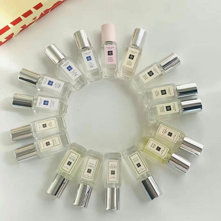 Original qualityZumalone perfume medium and small samples of seventeen pieces of blossom limited edition! All the best flavor ~ JOMALONE Zumarone's perfume in a French classical apothecary bottle, named after the scent, 