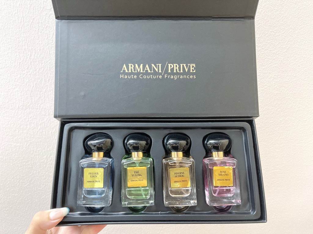 Original quality(Armani Royal High Definition Private Collection Perfume Set of 4)   Perfume specifications ml like 4 x 30ml with spray Armani Quicksand Perfume Medium Sample Set of 4! 30ml x 4 Containing the new scent  