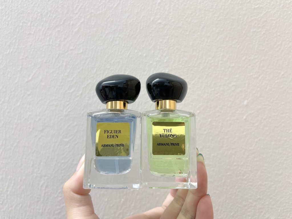 Original quality(Armani Royal High Definition Private Collection Perfume Set of 4)   Perfume specifications ml like 4 x 30ml with spray Armani Quicksand Perfume Medium Sample Set of 4! 30ml x 4 Containing the new scent  