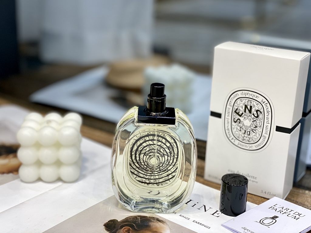 Original qualityDiptyque Sensory Water丨Memory in the HeartThe water of the senses is extracted from different parts of the bitter orange tree (leaves, fruits, flowers) thatIt's one that makes your eyes, nose and ears. I 