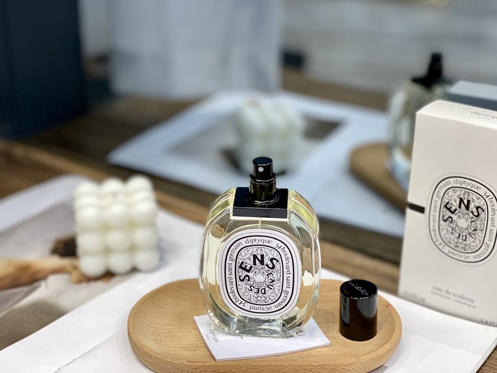 Original qualityDiptyque Sensory Water丨Memory in the HeartThe water of the senses is extracted from different parts of the bitter orange tree (leaves, fruits, flowers) thatIt's one that makes your eyes, nose and ears. I 