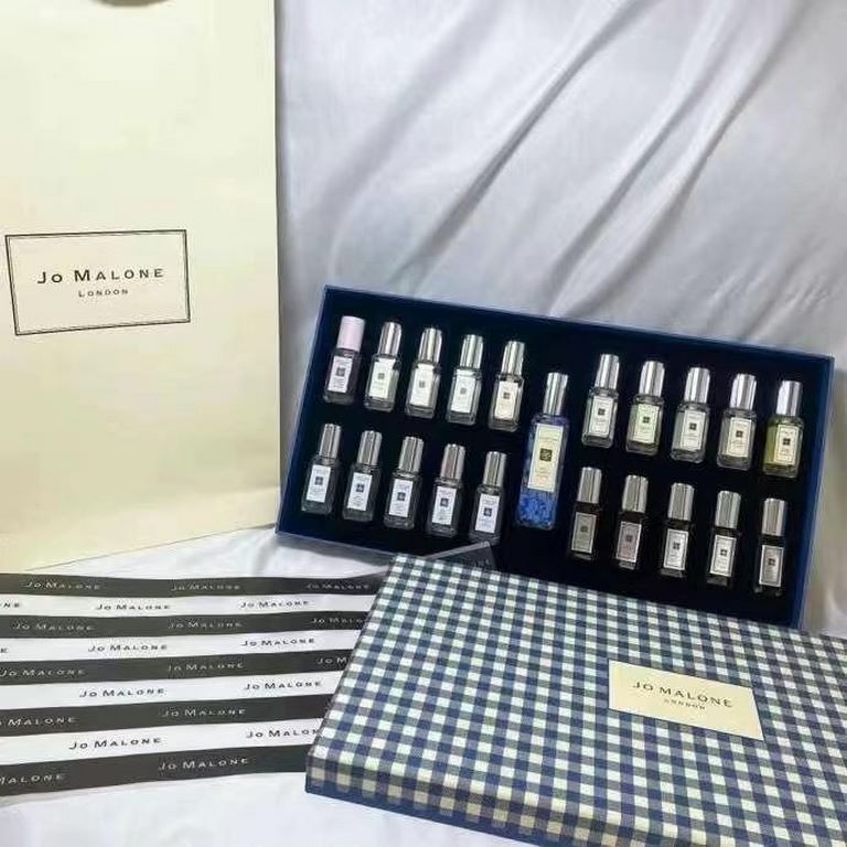 Original single quality Zumarron twenty-one-piece set of blue plaid collector's edition, the set of 21, of which 1 30ml limited blue wind Ling  20 9ml with a nozzle of different flavors of perfume, are its latest models 