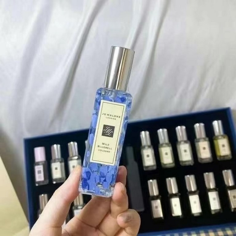 Original single quality Zumarron twenty-one-piece set of blue plaid collector's edition, the set of 21, of which 1 30ml limited blue wind Ling  20 9ml with a nozzle of different flavors of perfume, are its latest models 