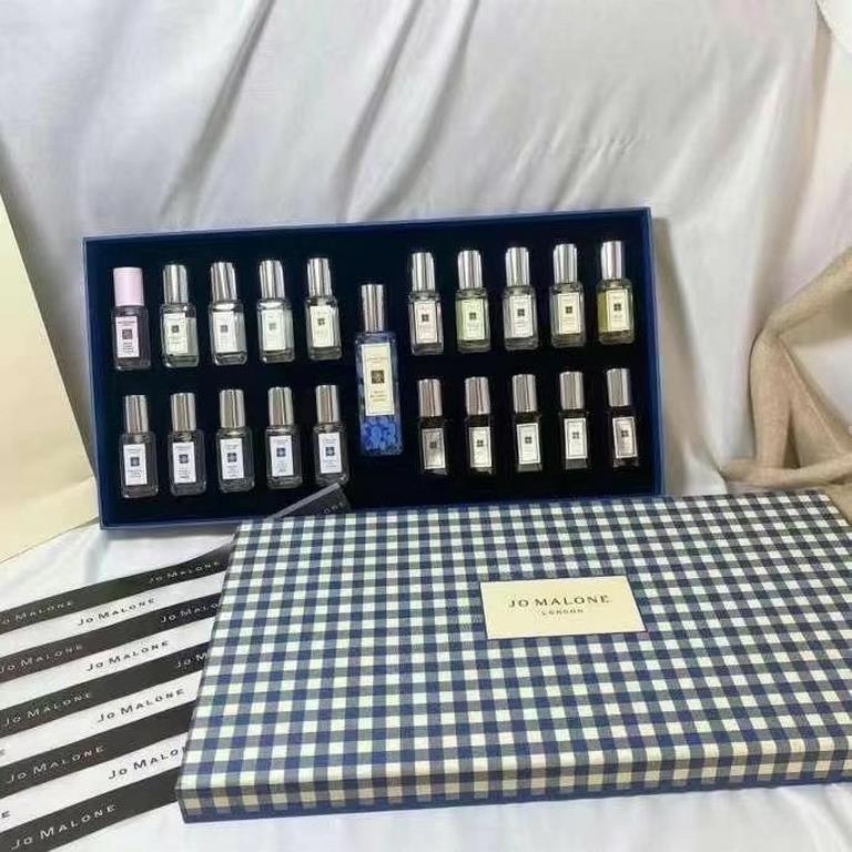 Original single quality Zumarron twenty-one-piece set of blue plaid collector's edition, the set of 21, of which 1 30ml limited blue wind Ling  20 9ml with a nozzle of different flavors of perfume, are its latest models 