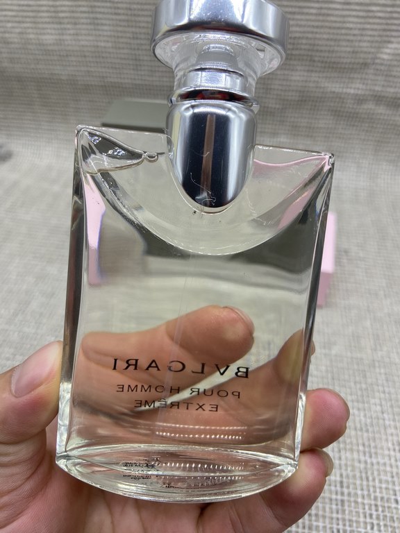 Bulgari Darjeeling Tea Extreme 100mlFragrance Notes Woody FuchsiaTop Note Coriander, Lavender, White Pine, Tea, Grapefruit, Neroli, Bitter Orange, LemonMiddle Note Nutmeg, Pepper, Fir, Guaiacwood, Brazilian Rosewood, Car