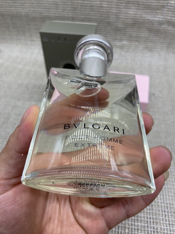 Bulgari Darjeeling Tea Extreme 100mlFragrance Notes Woody FuchsiaTop Note Coriander, Lavender, White Pine, Tea, Grapefruit, Neroli, Bitter Orange, LemonMiddle Note Nutmeg, Pepper, Fir, Guaiacwood, Brazilian Rosewood, Car