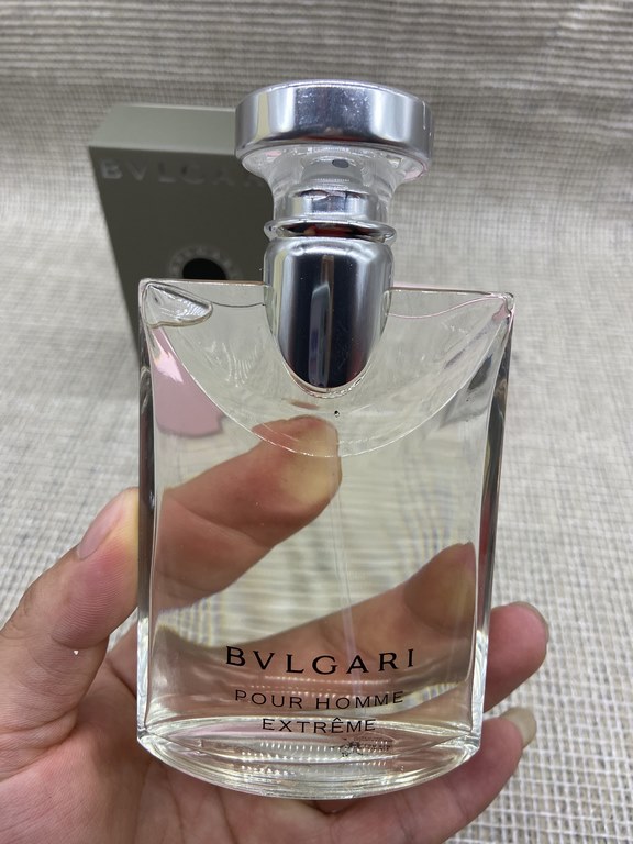 Bulgari Darjeeling Tea Extreme 100mlFragrance Notes Woody FuchsiaTop Note Coriander, Lavender, White Pine, Tea, Grapefruit, Neroli, Bitter Orange, LemonMiddle Note Nutmeg, Pepper, Fir, Guaiacwood, Brazilian Rosewood, Car