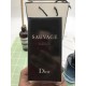 Brand Dior Absence of the wild men's perfumeFragrance FuchsiaTop notes pepper, bergamotMiddle Note Stork Lavender Pepper Elemi Pink Pepper Vetiver PatchouliBase notes Cedarwood, Ambergris BitternessAttributes Men's Fragr