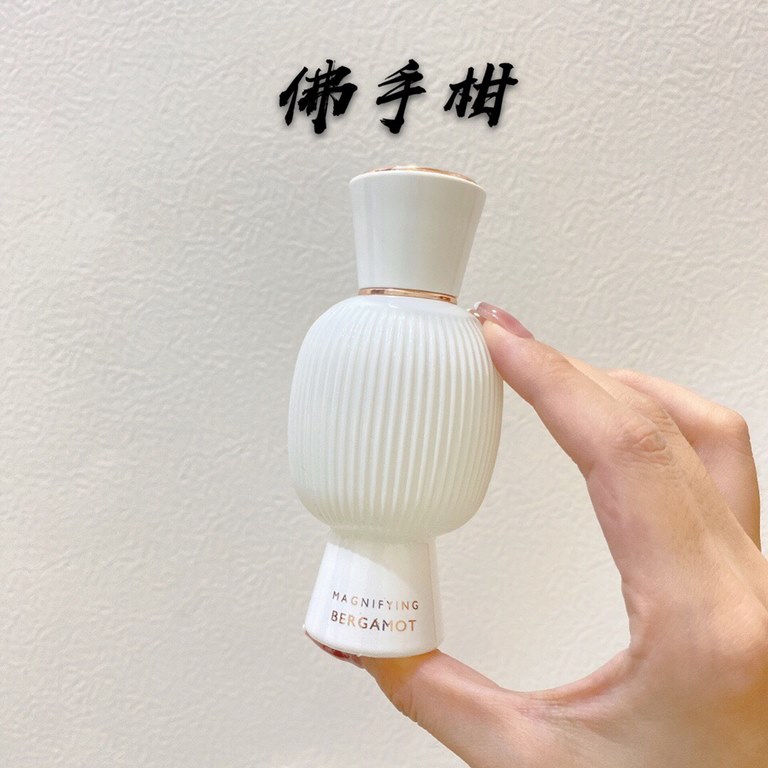 Original quality(Bvlgari Essence of Mellow Perfume Musk 40ml)   spot ⑤ flavor musk - bergamot - rose - patchouli - vanilla  to his girlfriend's incense, the whole body of the pure white porcelain bottle of the white vase