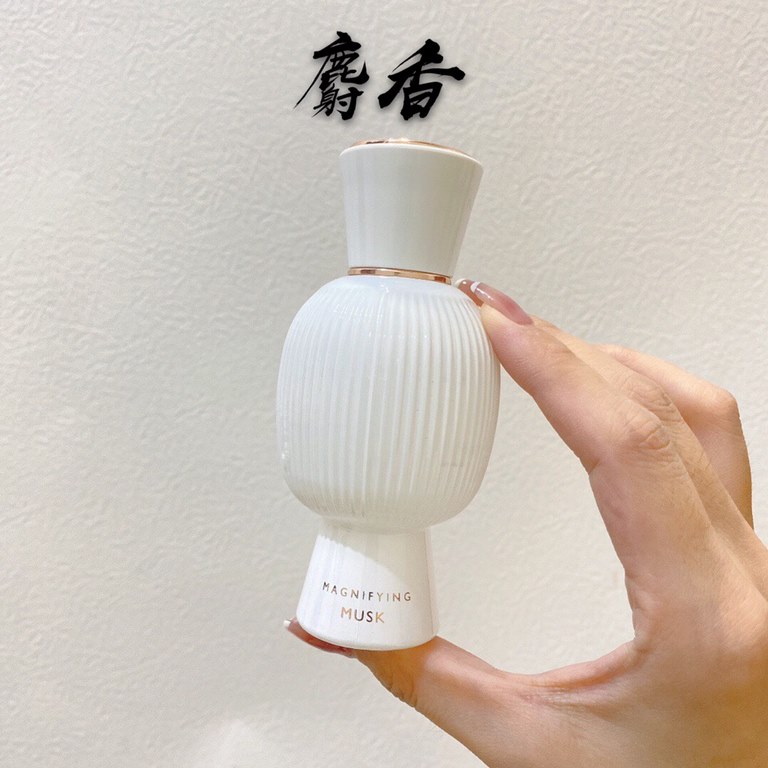 Original quality(Bvlgari Essence of Mellow Perfume Musk 40ml)   spot ⑤ flavor musk - bergamot - rose - patchouli - vanilla  to his girlfriend's incense, the whole body of the pure white porcelain bottle of the white vase