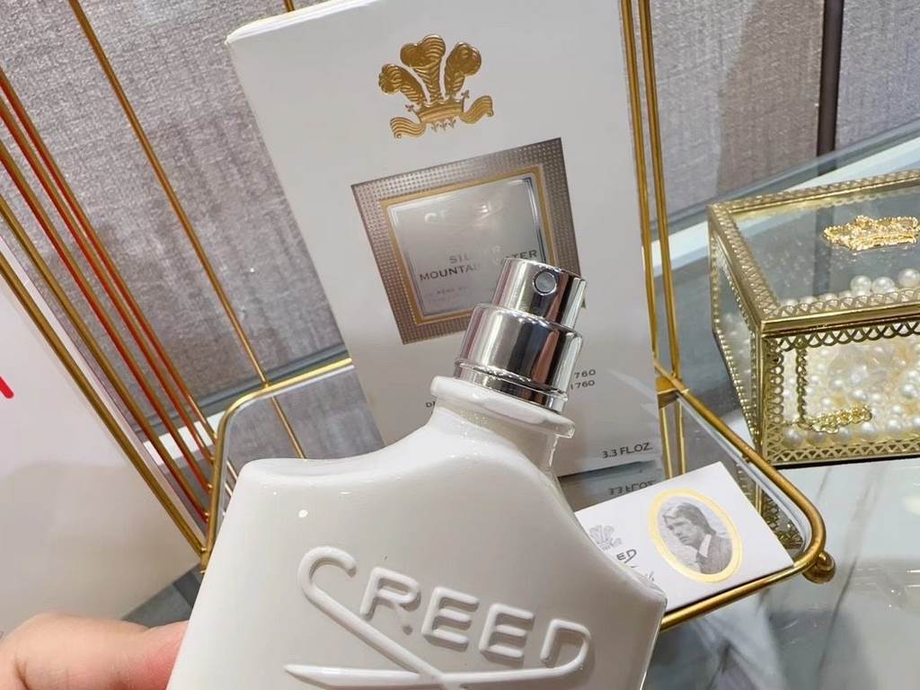 Original quality greed silver mountain spring  100ml                      You smell expensive.Park Chan Yeol, Wang Yi, and many other celebrities have the same perfume.My friends keep telling me that it's good for girls 