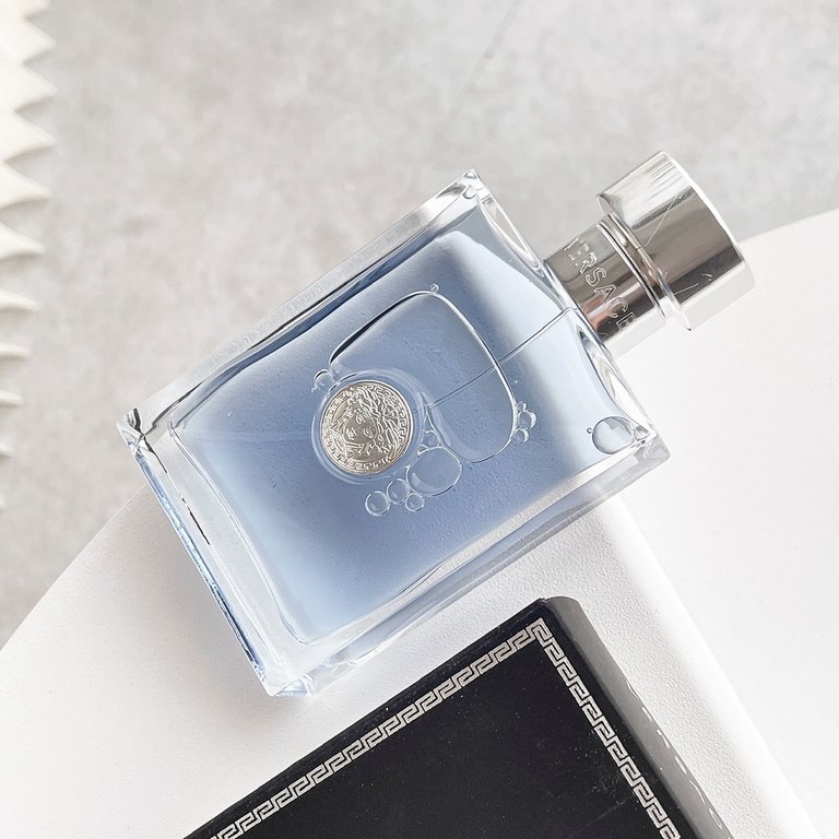 Original qualityVersace eponymous men's perfume arrives ...... in love with the smell of the boyfriend on the body Chopping female incense - captured the goddess assisted goddess   Versace eponymous men's perfume like th