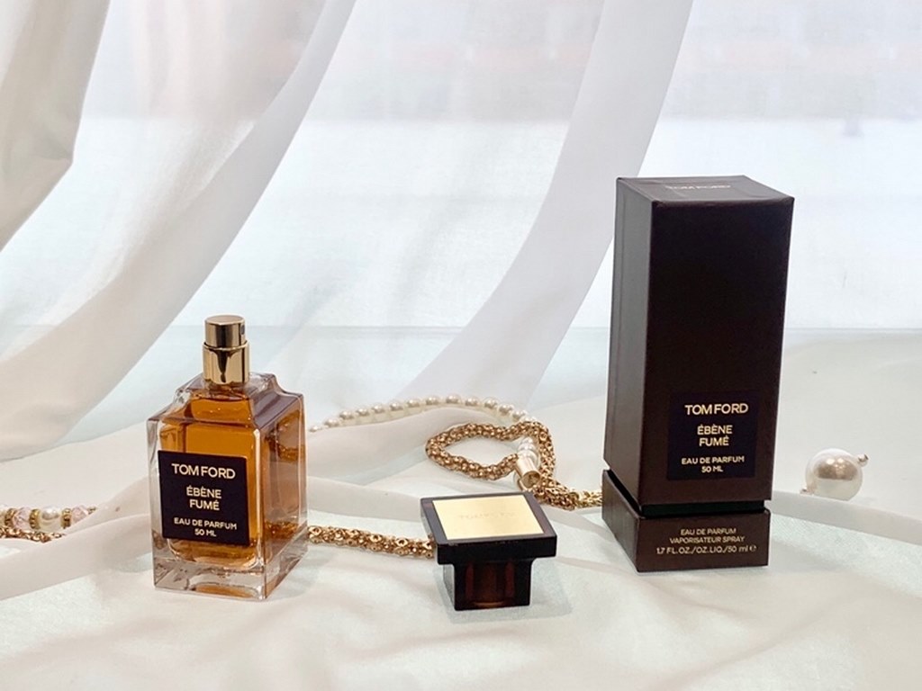 Original quality50mlOriginal quality100mlArrival  Tf perfume smoky ebony 50mlTf perfume smoky ebony 100ml Tom Ford new fragrance smoky ebony  absolute love of the winter woody fragrance  TF may have really grasped the he