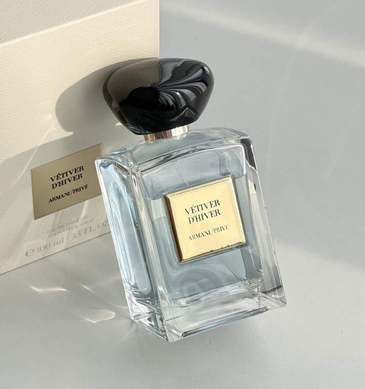 Original qualityArmani High Definition Private Collection Fragrance! Armani Rock Orchid  Encounter a clump of rock orchid grass, heaven and earth tenderness, ice and snow melt   After a long journey, in the exhaustion of