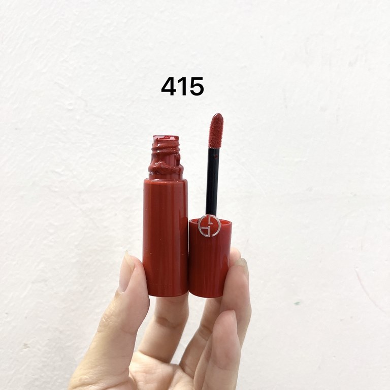 Original qualityArmani long red sample six-piece set! Contains red beloved perfume 7ml, red tube lip glaze 405, 415, 205, 206, red air cushion 2 #. Exquisite girl is to always keep, in the bag does not take up space, tra