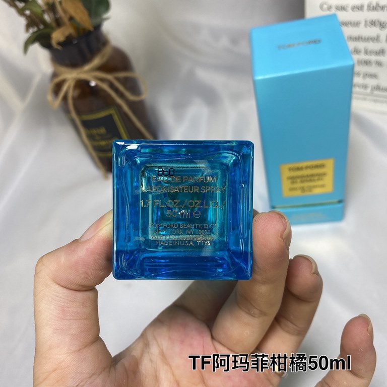 Original quality(TF Amalfi Citrus Perfume 50ml)  Tom Ford Tom Ford TF Amalfi Citrus Perfume 50mlTop notes tarragon, mint, cassis, orange, bergamot, grapefruit Middle notes lemon leaf oil, basil, thyme, wild flowers, blac