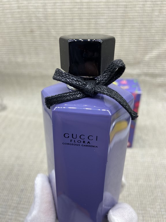 Gucci Orange Blossom (Collector's Edition) 100ml (Hit Up Offer)Fragrance Floral FruityTop Note Red Berry PearMiddle Note Gardenia EggplantBase note Patchouli Brown SugarAttributes female fragrance