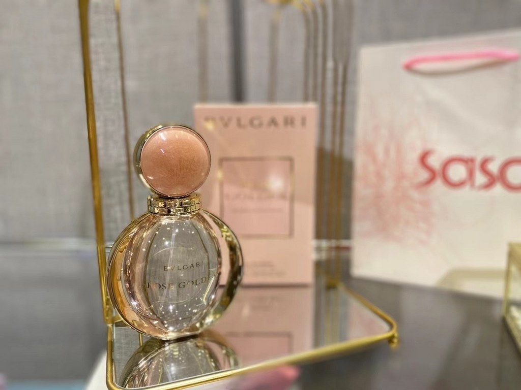 Original qualityNew   Bvlgari Rose Gold Ripple 90mlAnother perfume that was instantly struck by the rose note   and it was a perfume that was praised by straight men for smelling good hahahaThe bottle is different for ea