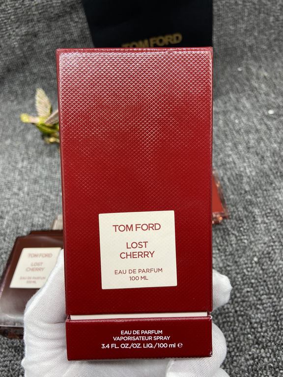 Tom Ford Falling Cherry (Falling Cherry Sweet Love) 100mlFragrance Oriental FloralTop Note Sour Cherry, Spirits, AlmondsMiddle Note Sour Cherry Rose Jasmine PlumBase note Peruvian balsam, sandalwood, vetiver, cedar, benz