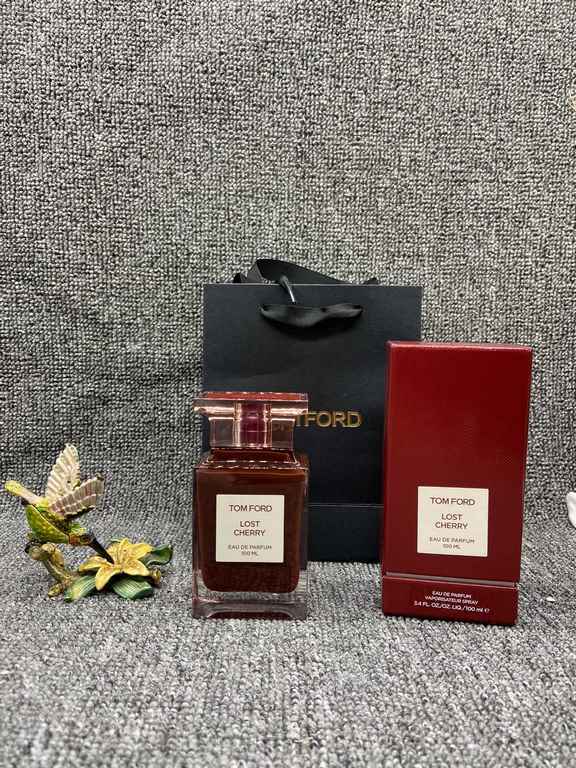 Tom Ford Falling Cherry (Falling Cherry Sweet Love) 100mlFragrance Oriental FloralTop Note Sour Cherry, Spirits, AlmondsMiddle Note Sour Cherry Rose Jasmine PlumBase note Peruvian balsam, sandalwood, vetiver, cedar, benz