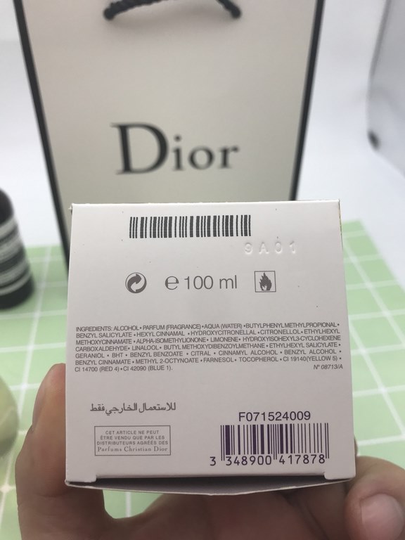 Brand Name Dior True Me Fragrance Fragrance Note Floral [1]Top notes Osmanthus, Ivy, MandarinMiddle Notes Violet, Orchid, Orange BlossomAftertaste blackberry, vanilla, musk Citrus top notes into the grassy aroma of ivy, 