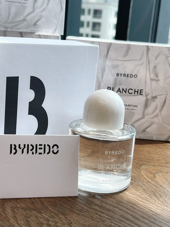 Original qualityParade limited edition white romanticThe limited edition white cap is so pretty! The white cap  transparent stickerless bottle is exactly the same as the perfume! The overall smell is soap and gentle whit