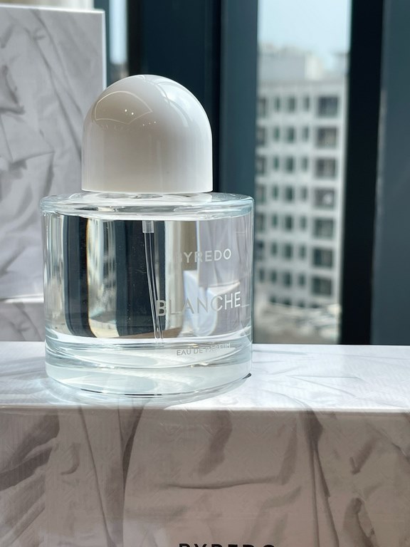 Original qualityParade limited edition white romanticThe limited edition white cap is so pretty! The white cap  transparent stickerless bottle is exactly the same as the perfume! The overall smell is soap and gentle whit