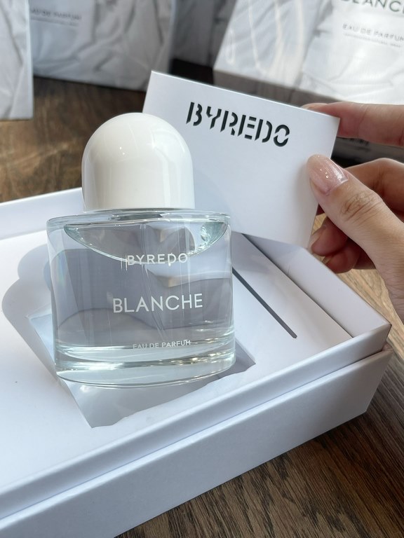 Original qualityParade limited edition white romanticThe limited edition white cap is so pretty! The white cap  transparent stickerless bottle is exactly the same as the perfume! The overall smell is soap and gentle whit