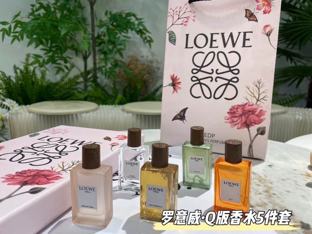 Original qualityLoewe Perfume Sample 5 Piece Powder Box  5×7.5ml.POWDER BOX SMELL Classic Lady, Miracle Skylight, Coral Sea, Solo Manifesto, Muse of Light.