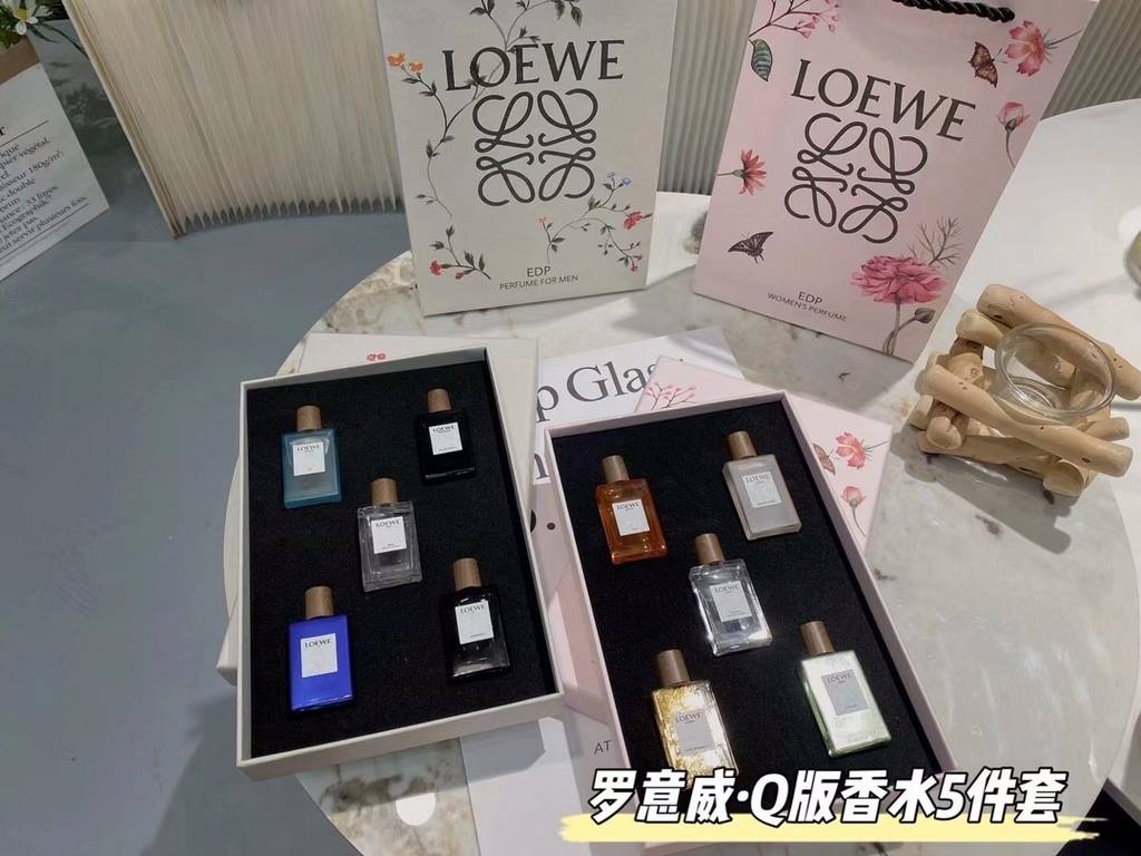 Original qualityLoewe Perfume Sample 5 Piece Powder Box  5×7.5ml.POWDER BOX SMELL Classic Lady, Miracle Skylight, Coral Sea, Solo Manifesto, Muse of Light.