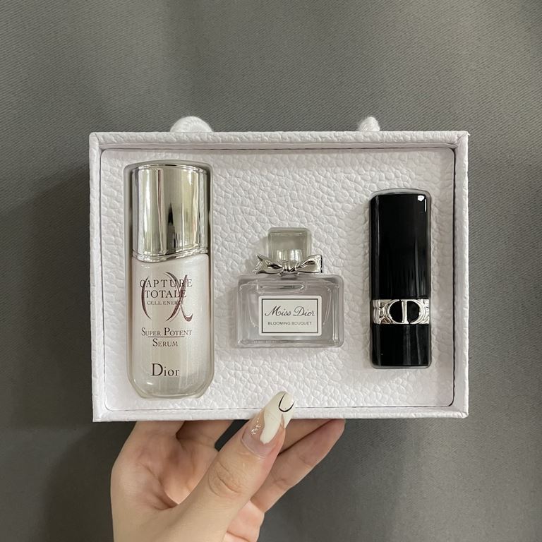 Original qualityDior Legendary Star Sample Trio! With gift bag. Contains small a bottle essence 10ml, sweetheart perfume 5ml, blue gold lipstick 999 forged light 1.5g.