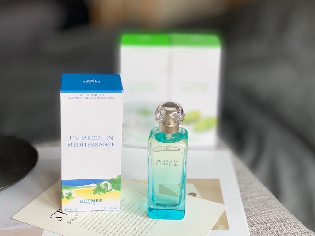 Original qualityHermes perfume, the more popular perfume brand1  Lagoon GardenFragrance spicy woody notesScent Magnolia Lily Woody SeawaterSmell this perfume need a little imagination, it focuses on emphasizing the lagoo