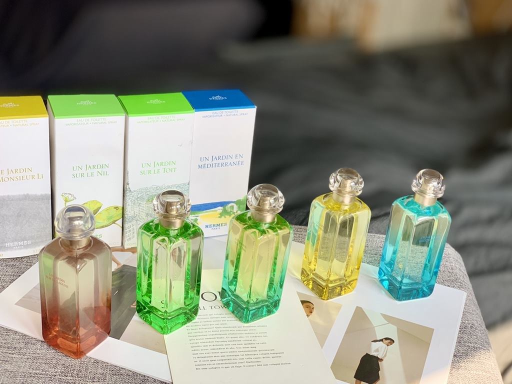 Original qualityHermes perfume, the more popular perfume brand1  Lagoon GardenFragrance spicy woody notesScent Magnolia Lily Woody SeawaterSmell this perfume need a little imagination, it focuses on emphasizing the lagoo