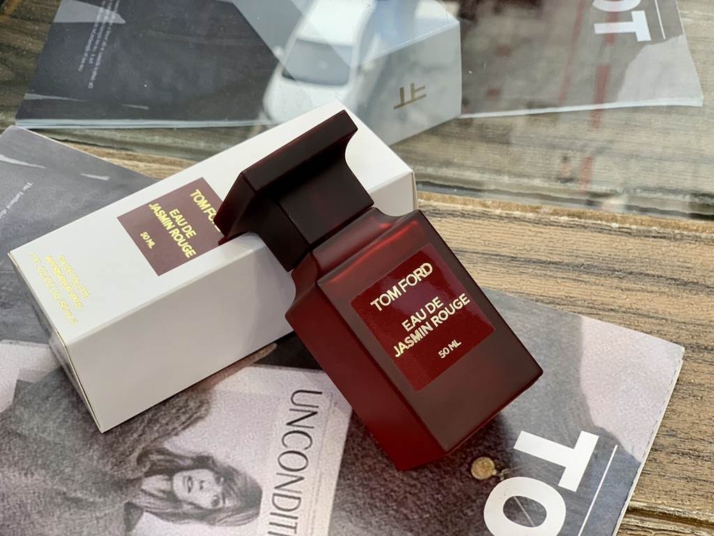 Original quality New tf tom ford rouge jasmine scrub bottle 50ml edt, tom ford eau de jasmin rougeFloraltop note bergamot citrusMiddle notes jasmine, aquatic elementsBase note CardamomFloral fragrance for women. Top note