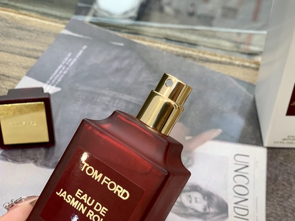 Original quality New tf tom ford rouge jasmine scrub bottle 50ml edt, tom ford eau de jasmin rougeFloraltop note bergamot citrusMiddle notes jasmine, aquatic elementsBase note CardamomFloral fragrance for women. Top note