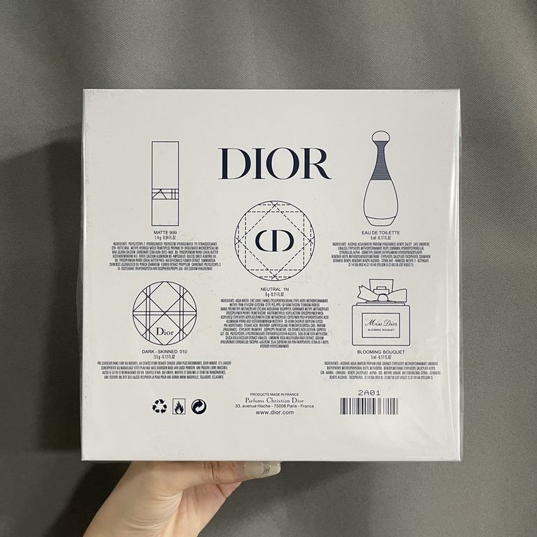 Original qualityDior Celadon makeup sample set of five! With gift bag. Contains True Me Perfume 5ml, Flower Sweetheart Perfume 5ml, Hydra Gel Air Cushion 6g #1N, 999 Lipstick 1.4g, Gel Air Loose Powder 3.5g.