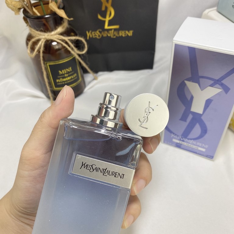 Original qualityYSL Saint Laurent 2020 New Y Pioneer Men's Frosted Eau de Toilette eau fraiche 100mlThe composition of this fragrance exudes a bright and icy freshnessThe scent opens with a spicy blend of lemon, ginger a